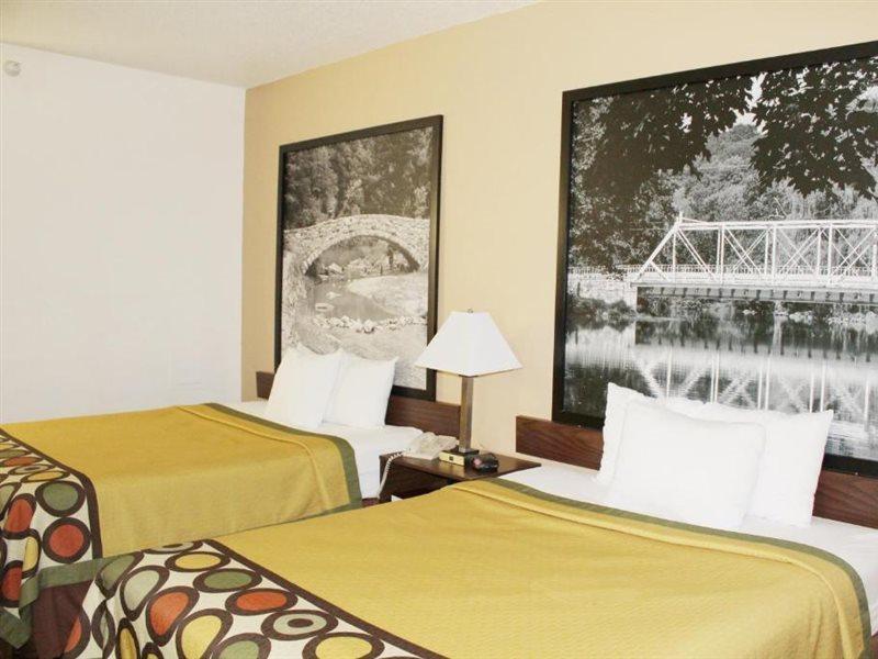 Super 8 By Wyndham Three Rivers Экстерьер фото